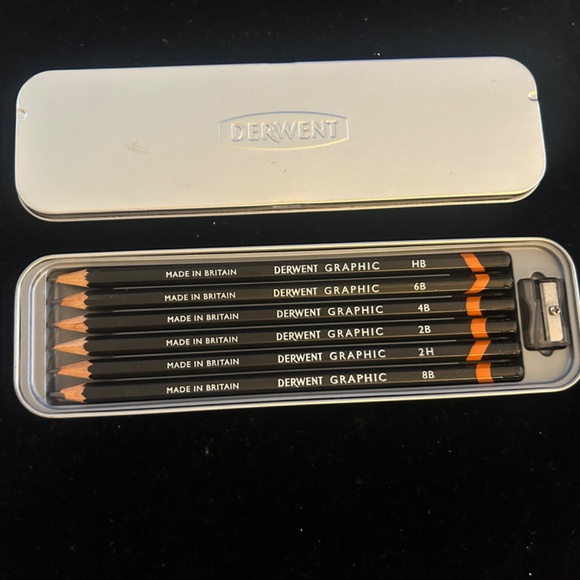 The Derwent Graphic Pencils - 6 high-quality pencils w/sharpener - Picture 6 of 6